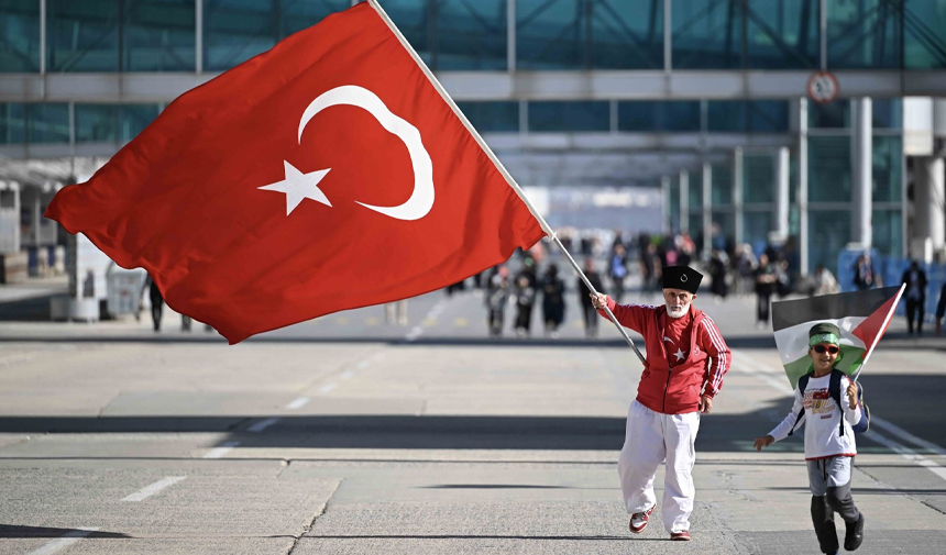 'Büyük Filistin Miting'i için İstanbullular yollara döküldü! 7'den 70'e herkes bayraklarını alıp meydana koştu 1