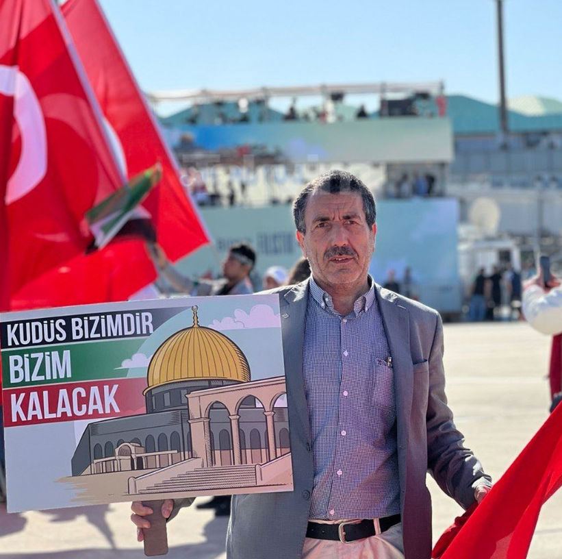 'Büyük Filistin Miting'i için İstanbullular yollara döküldü! 7'den 70'e herkes bayraklarını alıp meydana koştu 8