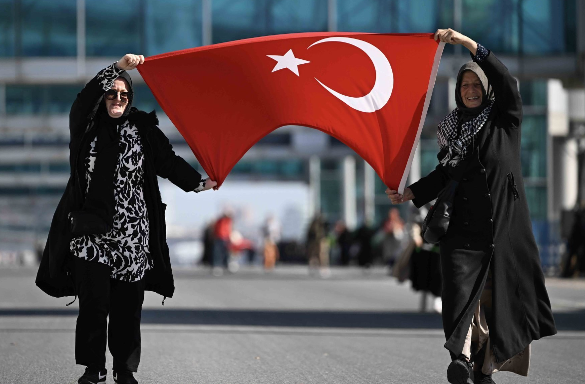 'Büyük Filistin Miting'i için İstanbullular yollara döküldü! 7'den 70'e herkes bayraklarını alıp meydana koştu 5