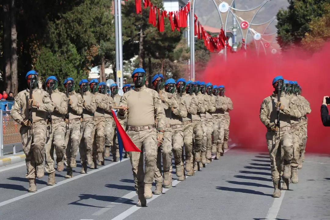 Yurdun dört bir yanında 100. yıl coşkusu! 7'den 70'e herkes sokaklara döküldü! 81 ilde kutlama alanları doldu taştı 26