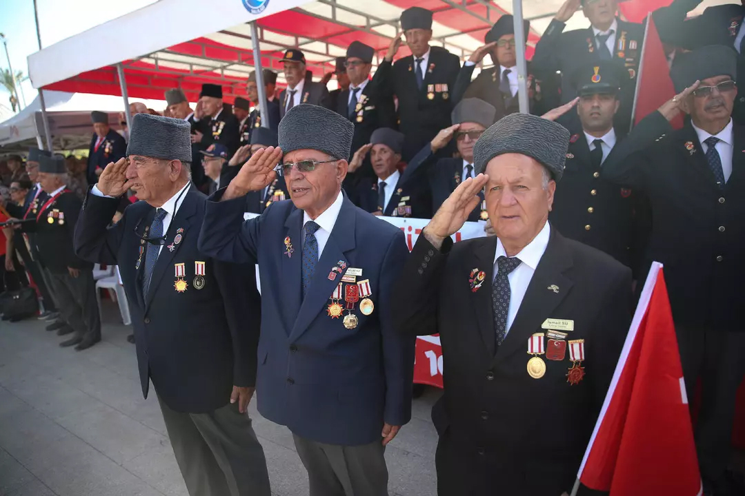 Yurdun dört bir yanında 100. yıl coşkusu! 7'den 70'e herkes sokaklara döküldü! 81 ilde kutlama alanları doldu taştı 20