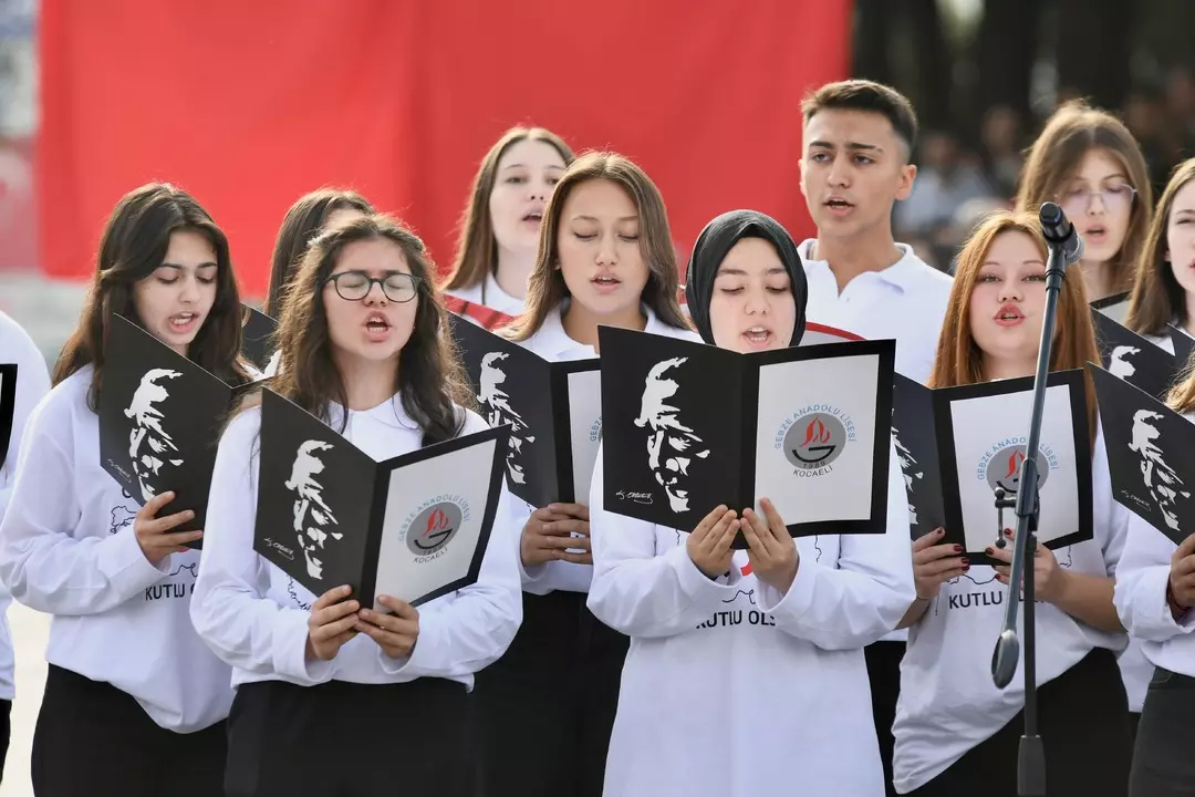 Yurdun dört bir yanında 100. yıl coşkusu! 7'den 70'e herkes sokaklara döküldü! 81 ilde kutlama alanları doldu taştı 16