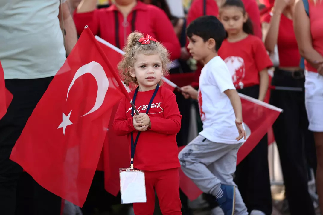 Yurdun dört bir yanında 100. yıl coşkusu! 7'den 70'e herkes sokaklara döküldü! 81 ilde kutlama alanları doldu taştı 14