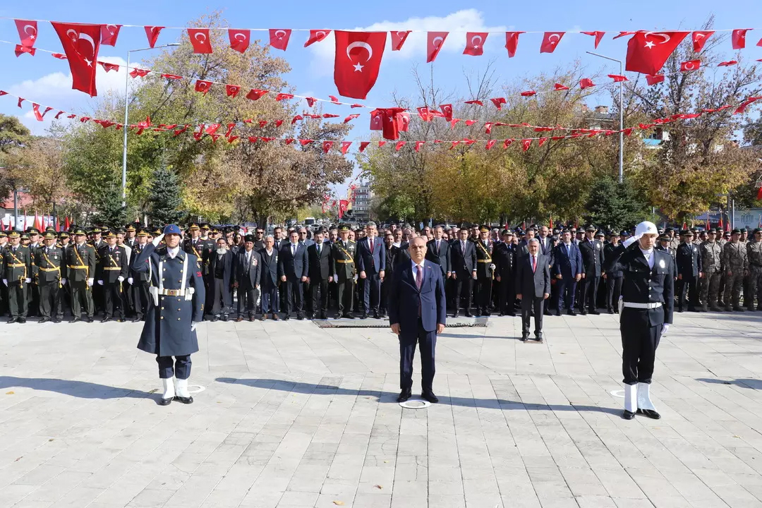 Yurdun dört bir yanında 100. yıl coşkusu! 7'den 70'e herkes sokaklara döküldü! 81 ilde kutlama alanları doldu taştı 12