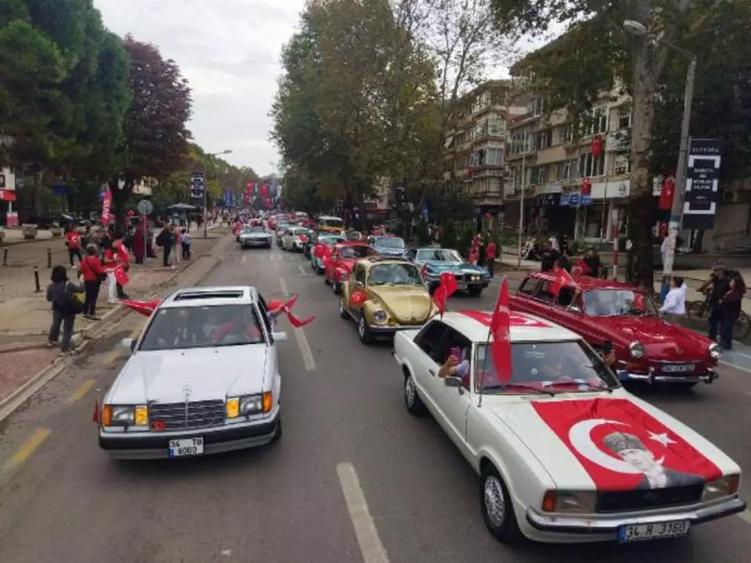 Yurdun dört bir yanında 100. yıl coşkusu! 7'den 70'e herkes sokaklara döküldü! 81 ilde kutlama alanları doldu taştı 8