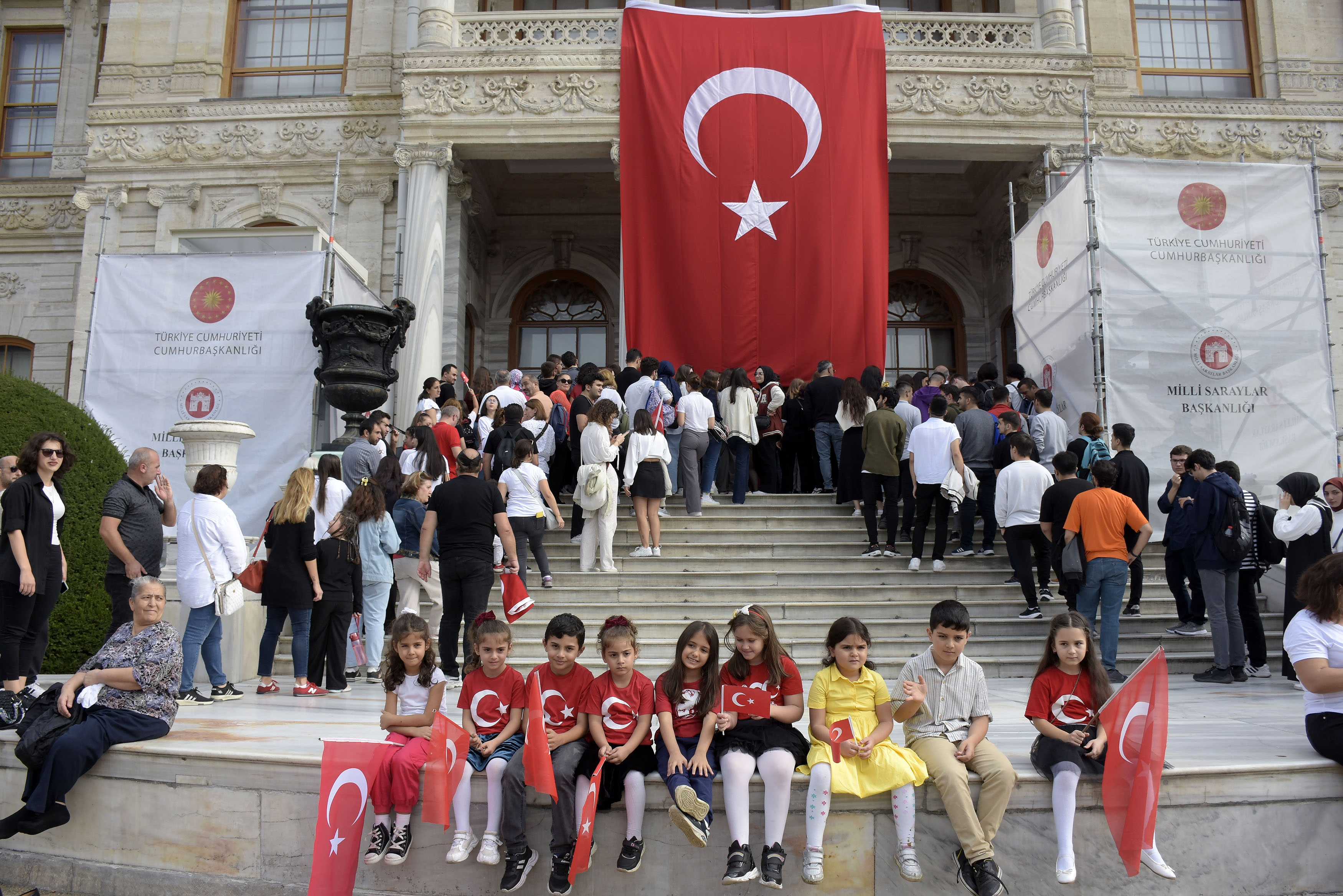 100. yılda Ata'ya büyük saygı! Dolmabahçe'de metrelerce kuyruk oluştu 2