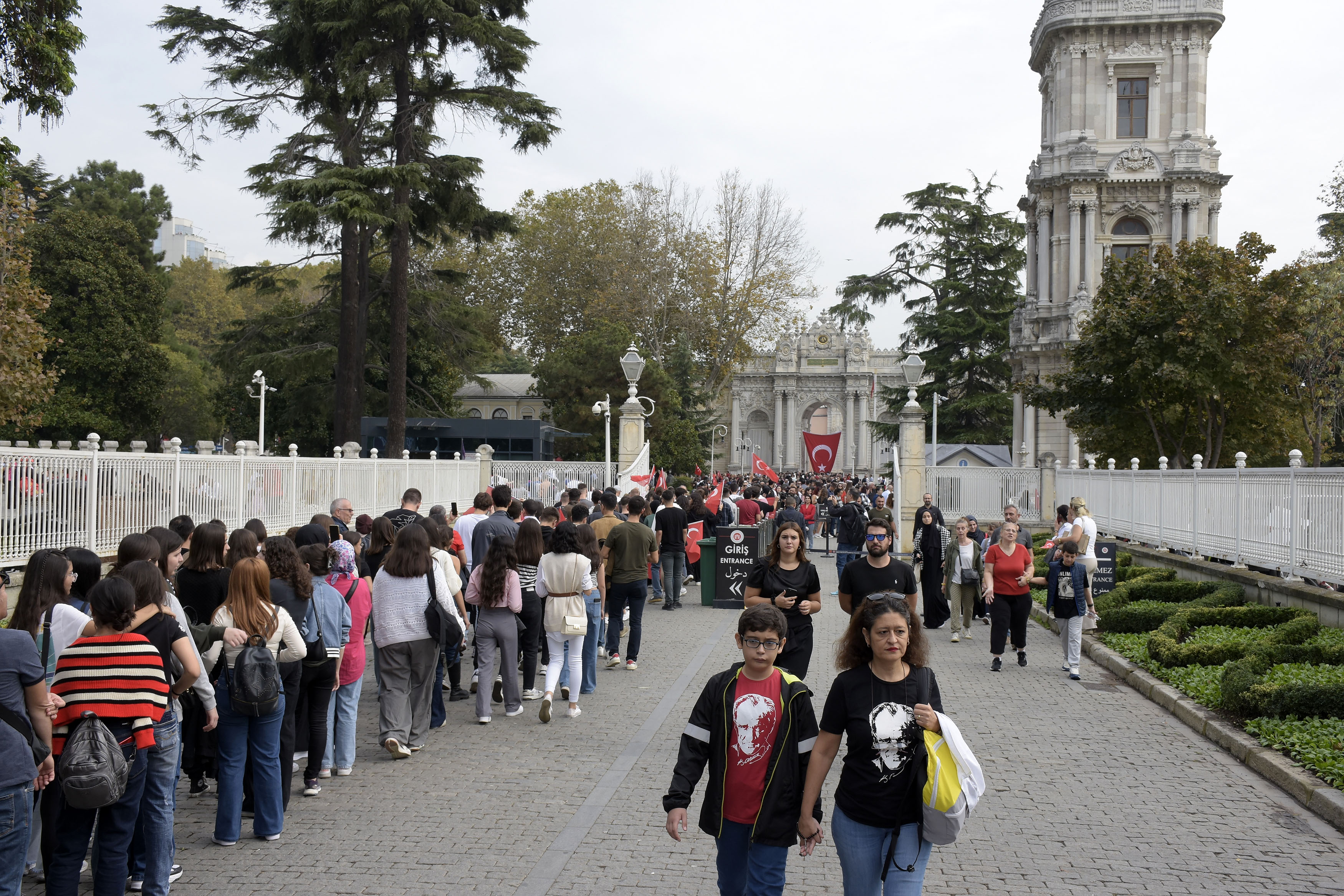 100. yılda Ata'ya büyük saygı! Dolmabahçe'de metrelerce kuyruk oluştu 6