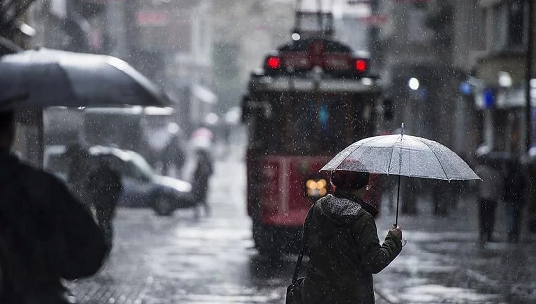 63 yıl önceden günümüze İstanbul sokakları! Sağanak yağış sonrası bakın eskiden nasılmış 2