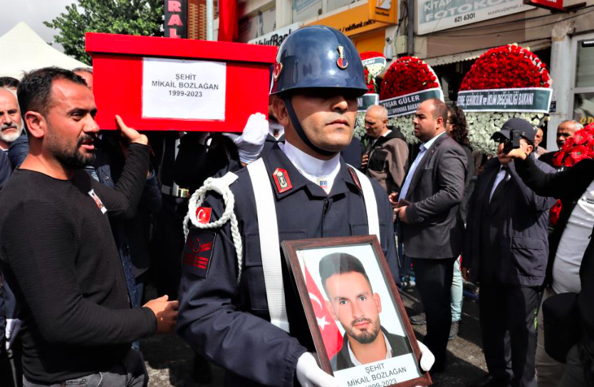 Ankara'daki terör saldırısında şehit düşen veterinere veda! 6 aylık oğlu yürekleri darmadağın etti 1