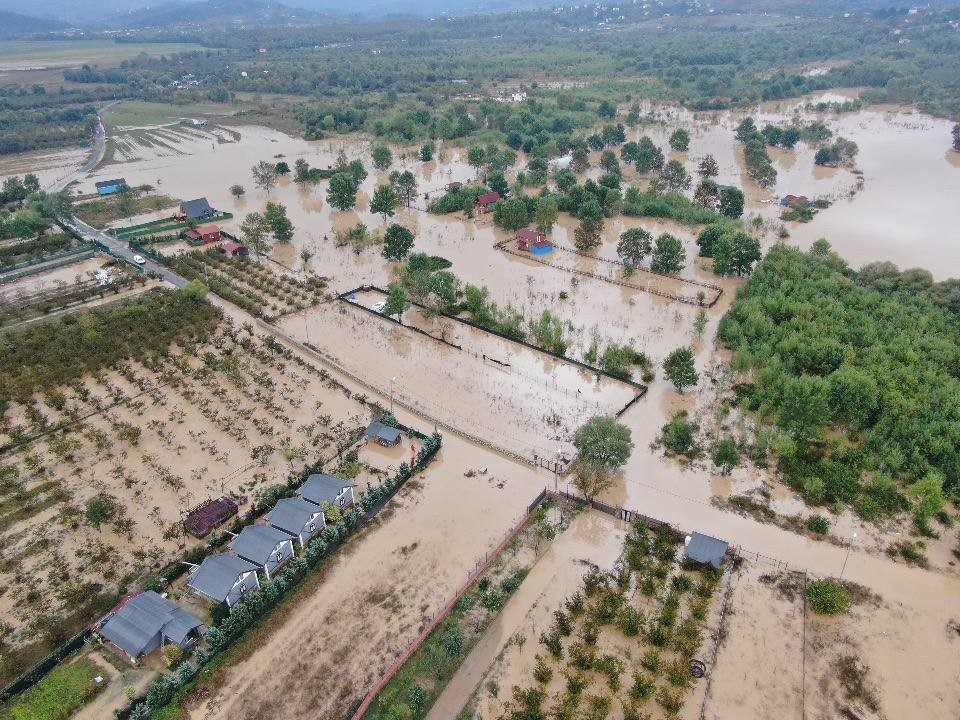 Şile'de taşan dere korkuya neden oldu! Evler sular altında kaldı, vatandaşlar zor anlar yaşadı 4