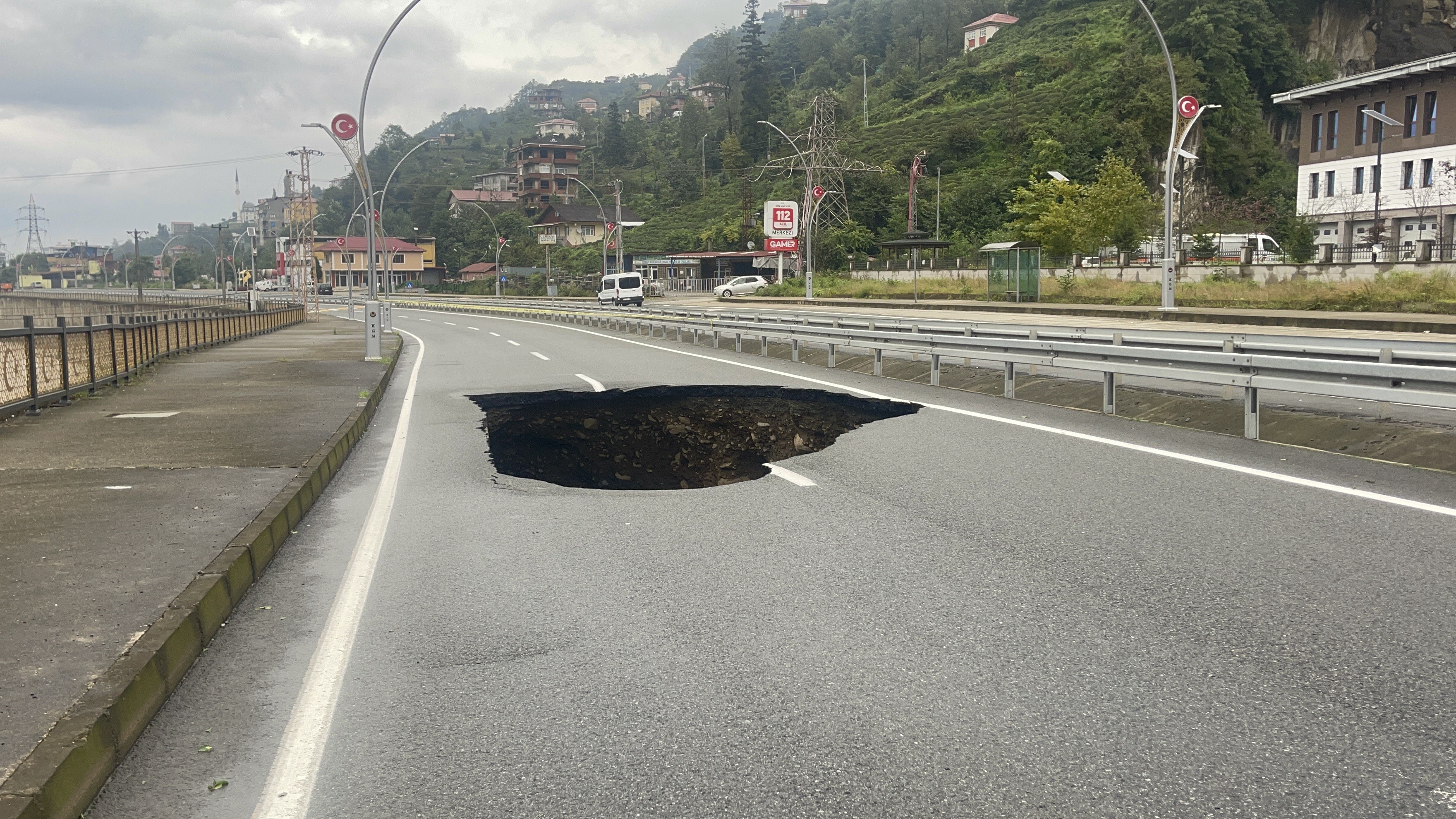 Rize, Artvin ve Trabzon'u sel vurdu! Dereler taştı, heyelanlar meydana geldi! Ekipler teyakkuzda 5