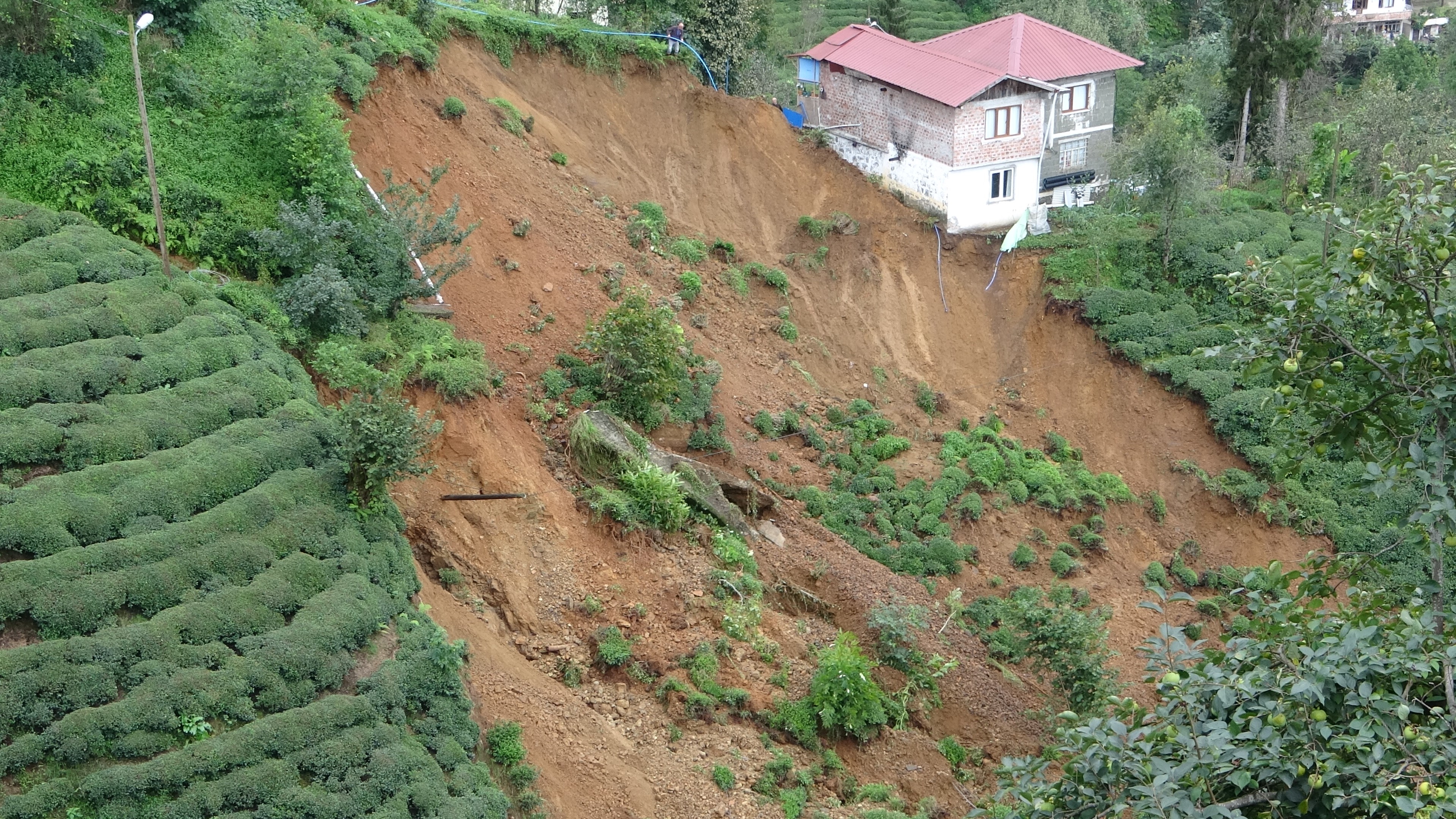 Rize, Artvin ve Trabzon'u sel vurdu! Dereler taştı, heyelanlar meydana geldi! Ekipler teyakkuzda 3