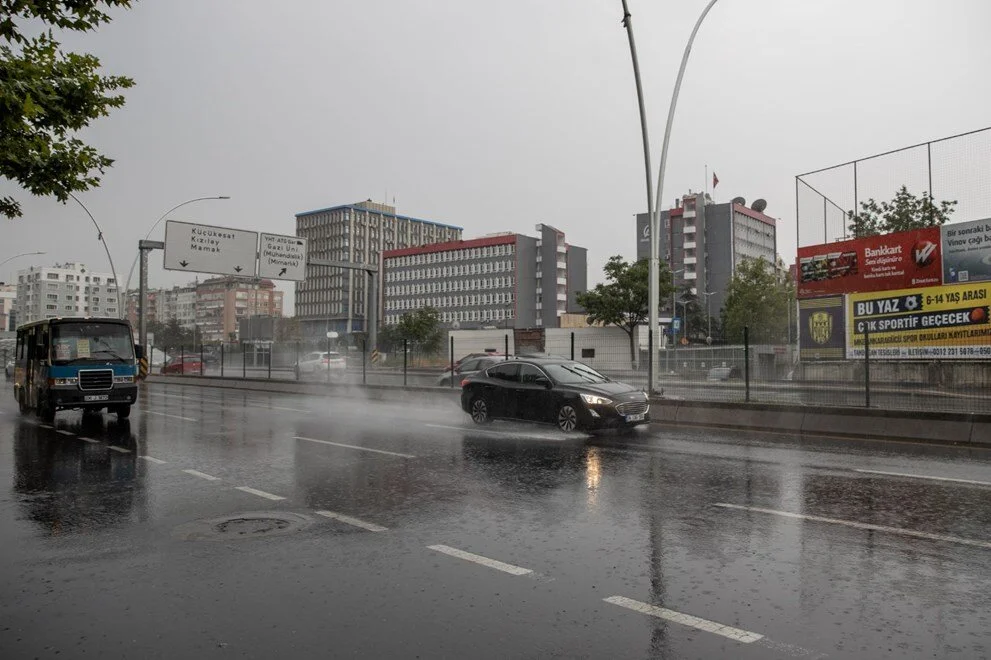 Meteoroloji 14 ili sarı kodlu uyarı geçti! Sıcaklıklar gittikçe düşecek, yağışlar o illerde görülecek 6