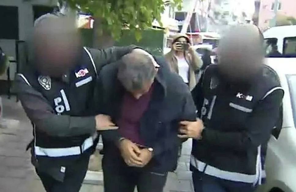 Firari FETÖ'cü Mehmet Kamış yakalandığı polise verdiği tepki ile dikkat çekti! İşte Türk polisi böyle yakalar! 1