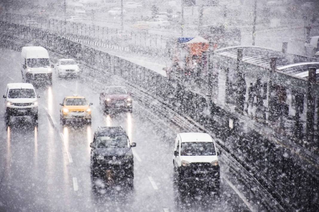 Meteoroloji kar alarmı vererek uyardı! Sıcaklıklar birden düşecek, hava buz kesecek! 10