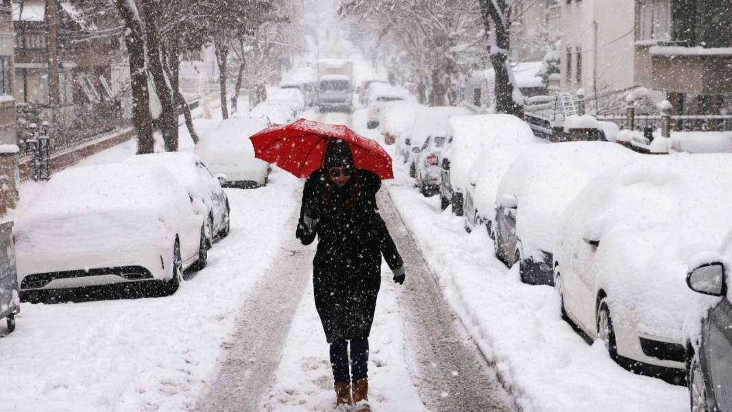 İstanbul'a ne zaman kar yağacak?  Meteoroloji uzmanı "Sıcaklıklar birden düşecek" deyip o tarihe dikkat çekti! 2