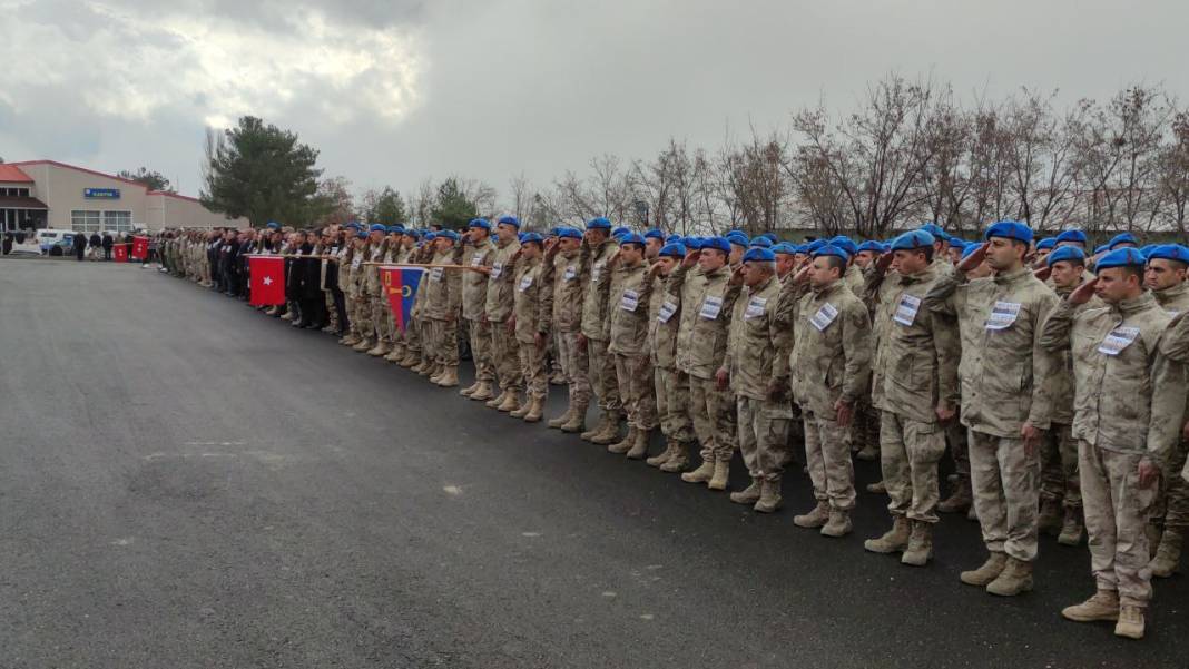 Kahraman şehitlerimiz törenin ardından memleketlerine uğurlandı! Al bayrağa sarılı naaşları yüreklerimizi yaktı 10