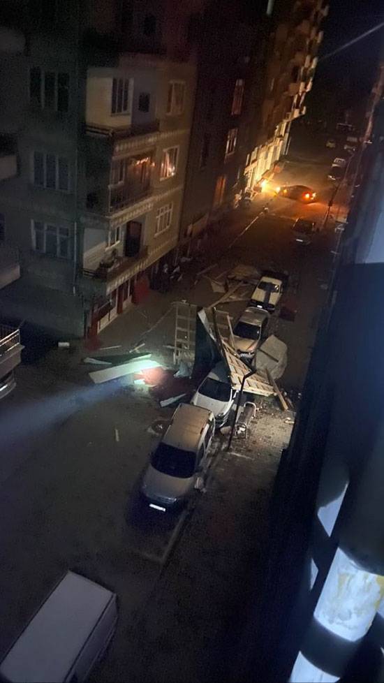 Meteoroloji uyarmıştı! Rize'de şiddetli fırtına! Çatılar uçtu, araçlar zarar gördü 5