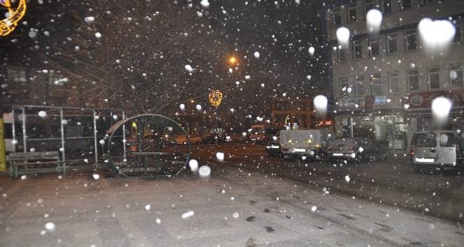 Meteoroloji 7 il için sarı kodlu kar yağışı uyarısı verdi! Lapa lapa kar yağacak 7