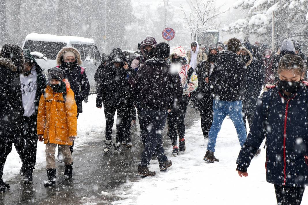 Meteoroloji 7 il için sarı kodlu kar yağışı uyarısı verdi! Lapa lapa kar yağacak 3