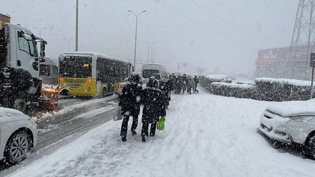 Türkiye donacak! Bir uyarı da AKOM'dan! Kuvvetli kar yağışı geliyor! İstanbul'a kar ne zaman yağacak? 12