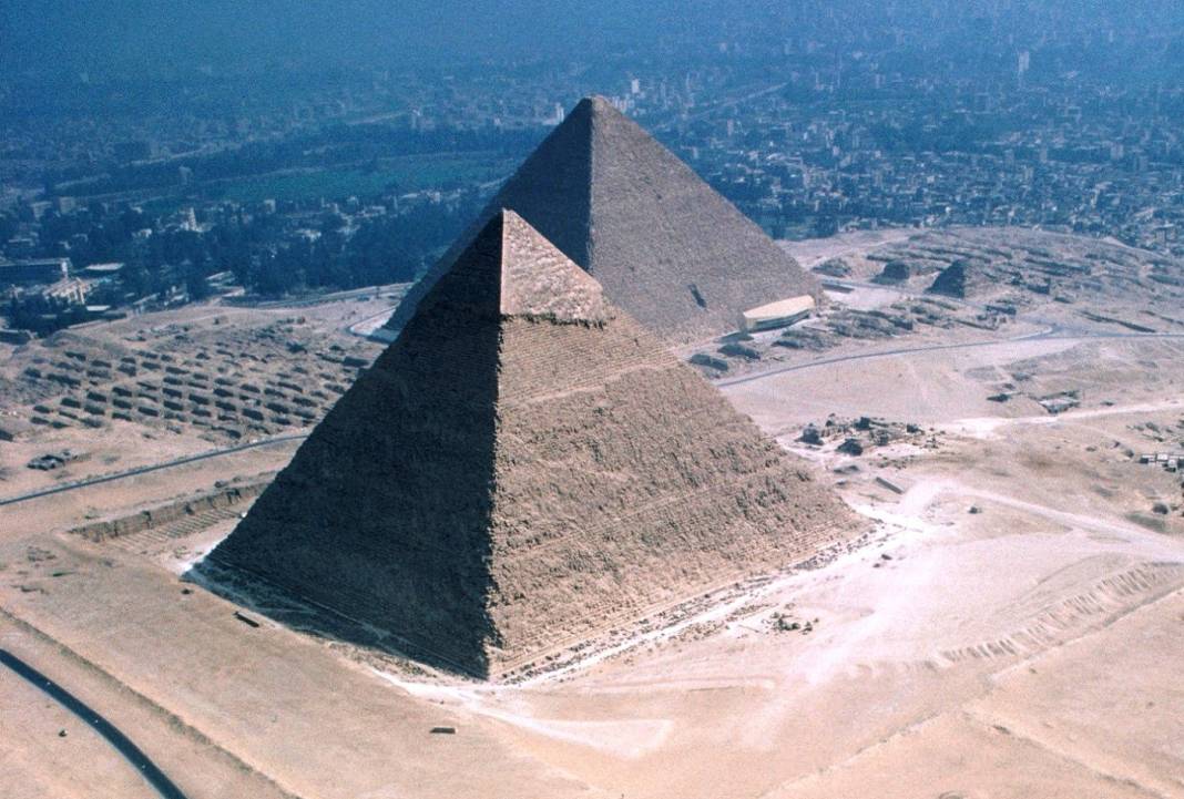 Görkemli yapıları merak uyandırıyor: Mısır piramitleri meğer böyle inşa edilmiş! 1