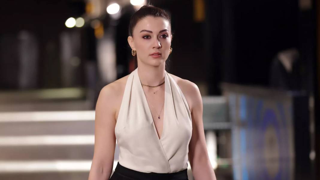 Burcu Özberk’in bikinili pozları sosyal medyayı ateşledi! 2