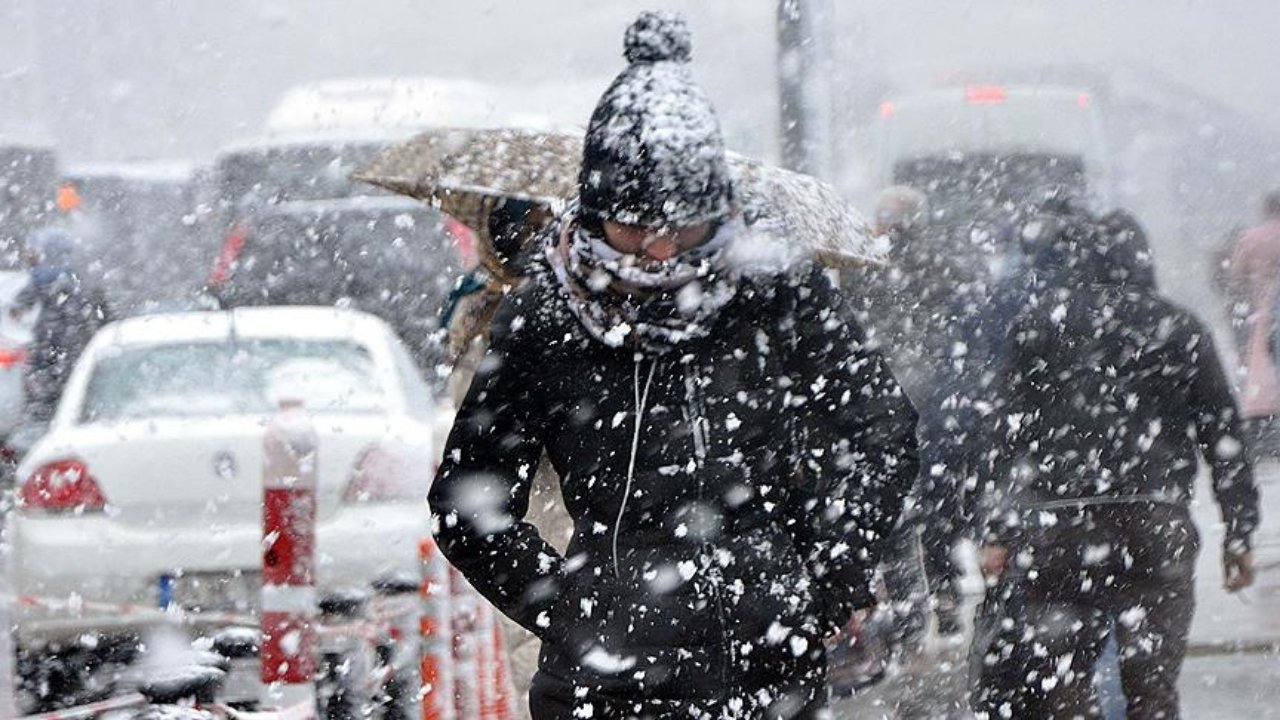 İstanbul'a ne zaman kar yağacak?  Meteoroloji uzmanı "Sıcaklıklar birden düşecek" deyip o tarihe dikkat çekti!