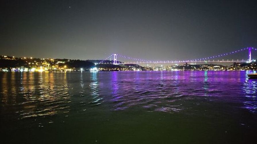 İstanbul Boğazı'ndaki trafik arızalanan gemi nedeniyle askıya alındı