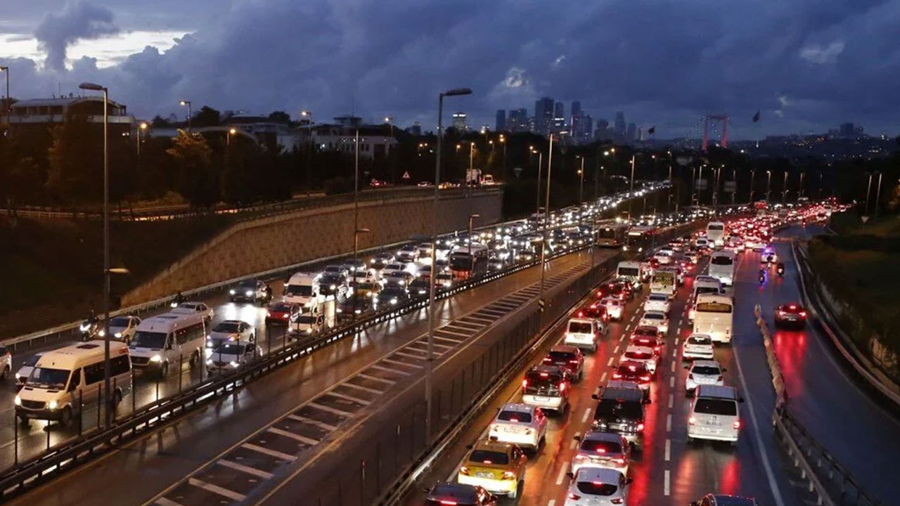 İstanbul'da trafik yoğunluğu yüzde 90'a dayandı