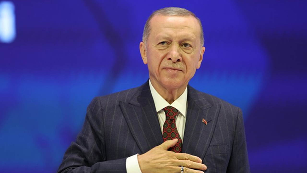 Erdoğan'dan EURO 2024'ü garantileyen Milli Takıma tebrik!