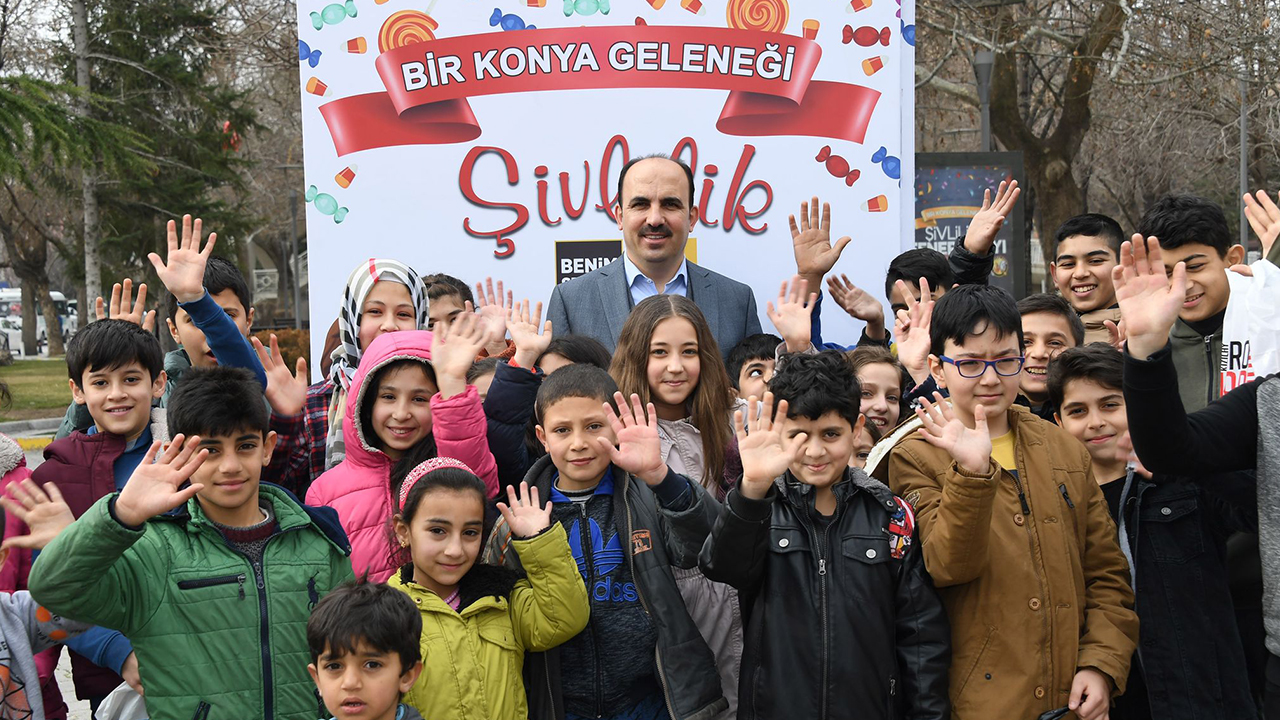 Bakanlık 'tasarruf yapın' diyor ama... Belediye çocuk nüfusunun 3 katı hediye dağıtacak!