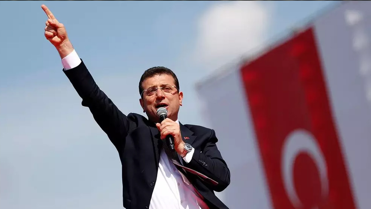 İBB Başkanı İmamoğlu saat verip İstanbulluları çağırdı: Türk Bayraklarınızı, Atatürk posterlerinizi alıp gelin