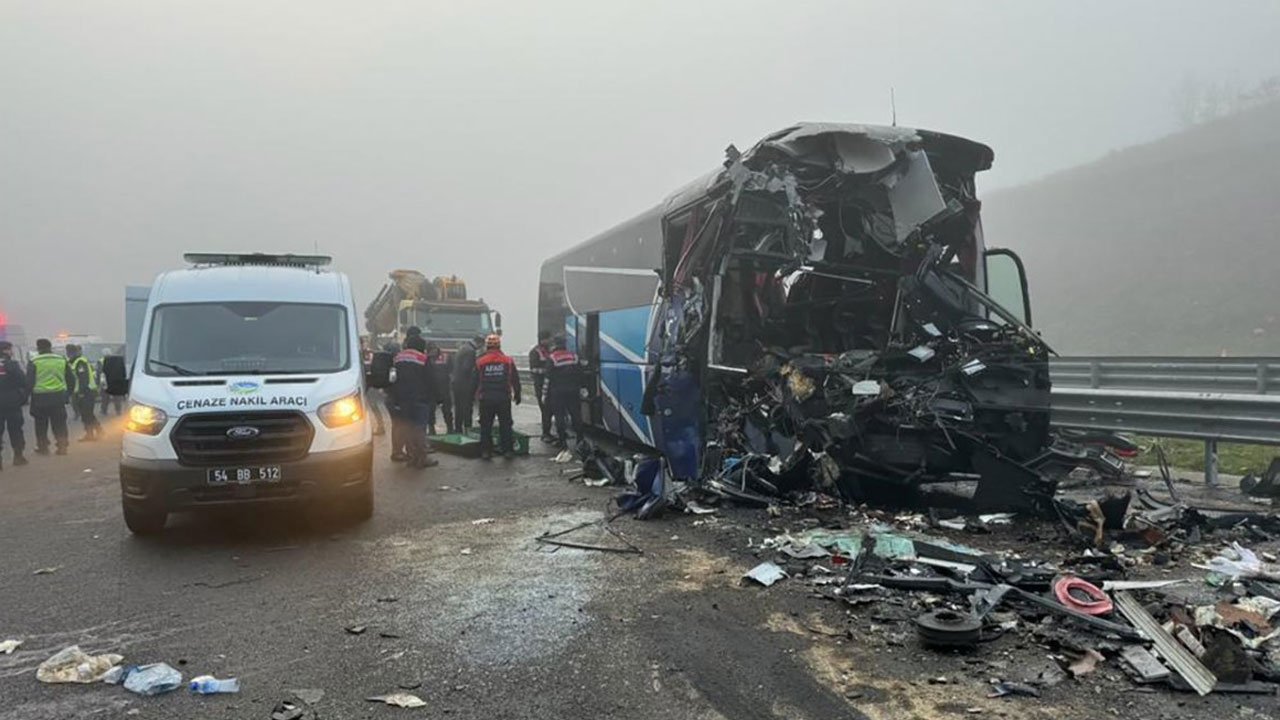 Sakarya'daki 10 kişinin öldüğü zincirleme kazanın nedeni belli oldu