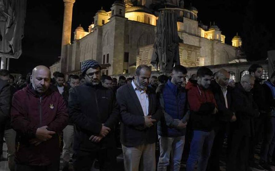 Filistin’de katledilenler için bütün camilerde gıyabi cenaze namazı kılınacak