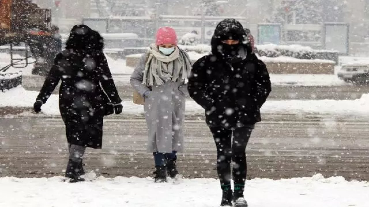 İstanbul 2012 kışına hazırlanıyor! Uzmanlardan tarihli kar açıklaması geldi! İstanbul'a kar ne zaman yağacak?