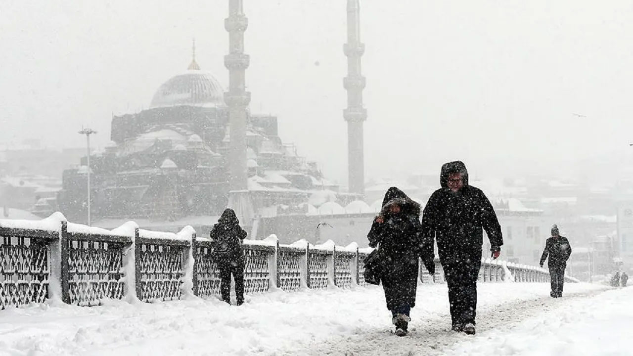 Meteoroloji'den son dakika uyarısı! İstanbul'da kar yağışı başlıyor! Atkı ve bereleri çıkartın