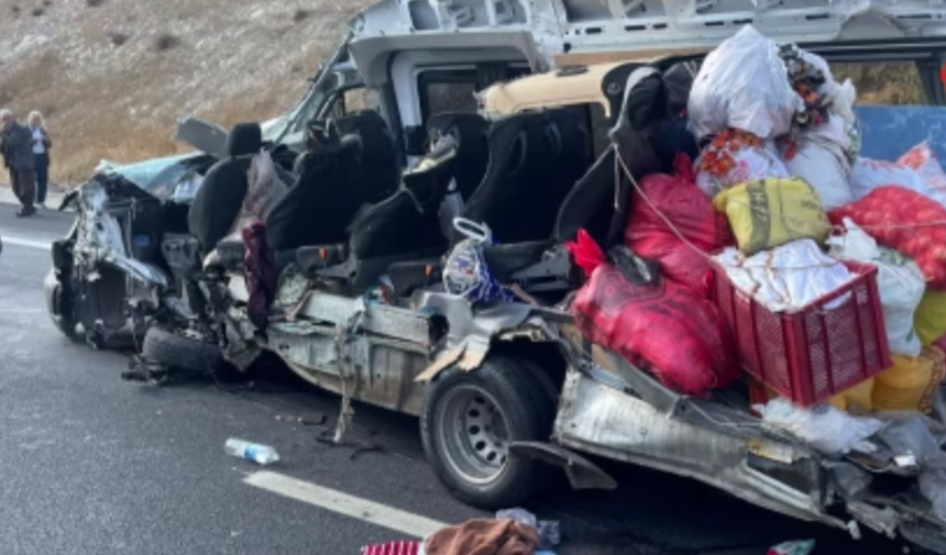 Gaziantep-Şanlıurfa otoyolunda katliam gibi kaza! Ölüler ve yaralılar var