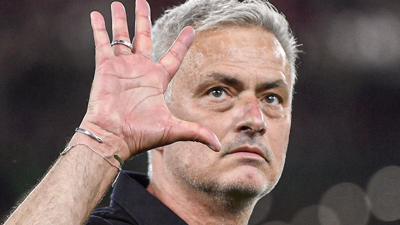 Milan mağlubiyeti sonu oldu! Roma Jose Mourinho ile yollarını ayırdı