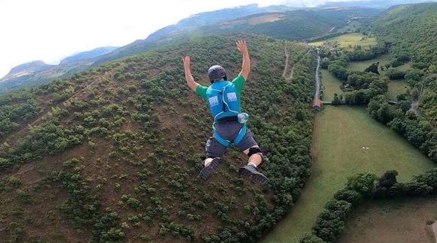 Fethiye'de kayalıklara düşen İngiliz paraşüt pilotu öldü