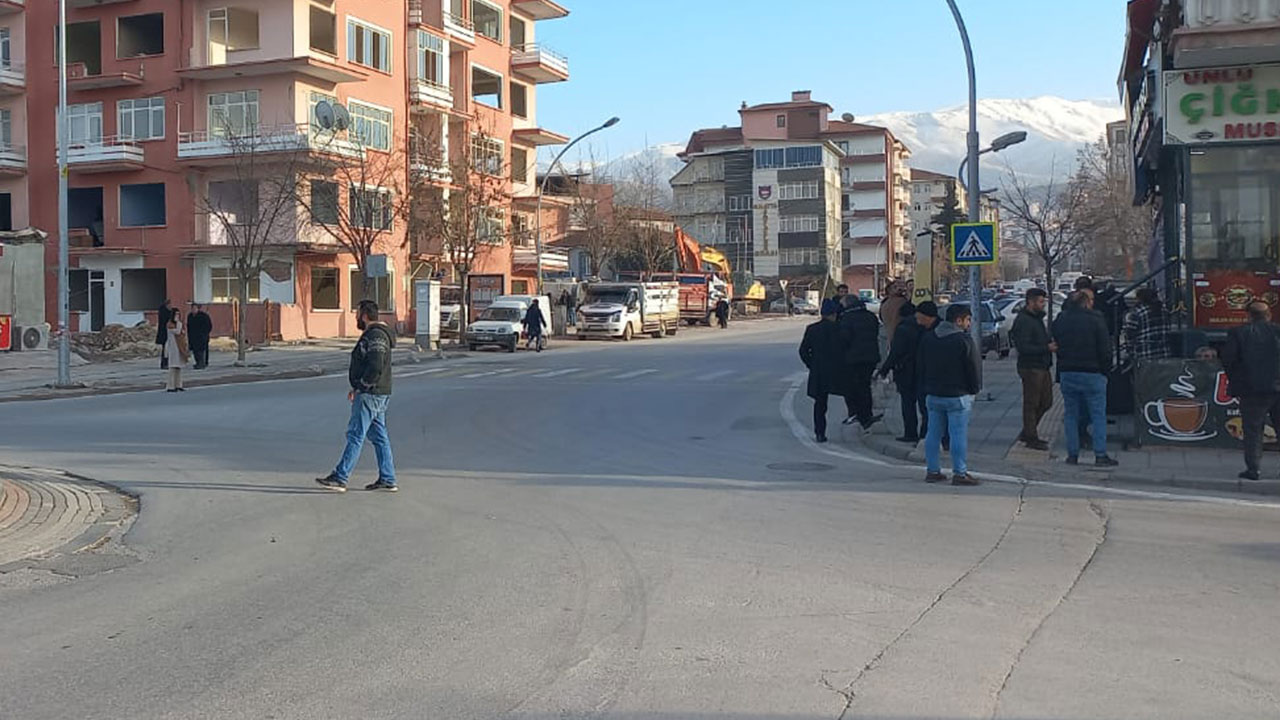 Son dakika! Malatya'da 5.2 büyüklüğünde deprem! Bakan Yerlikaya ve Vali Yazıcı'dan ilk açıklama