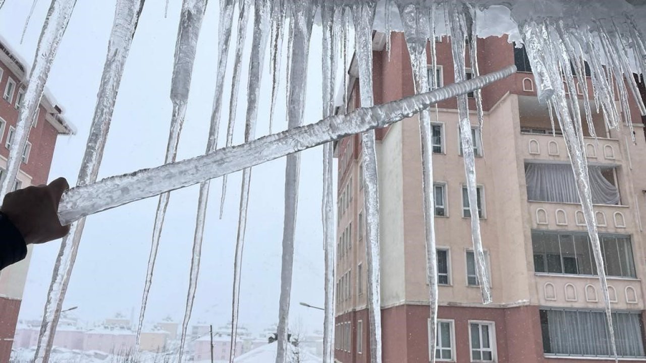 Yer: Bitlis! Buz sarkıtlarının boyu 2 metreye ulaştı