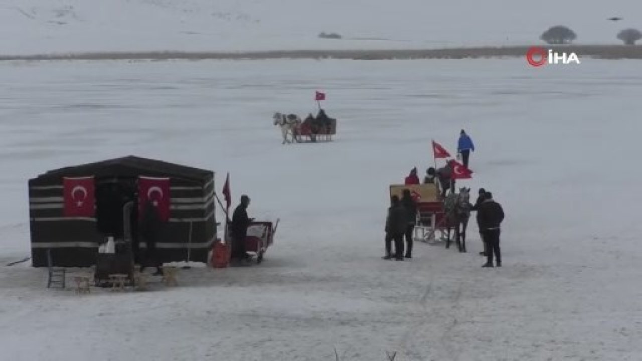 Donan gölde atlı kızak heyecani