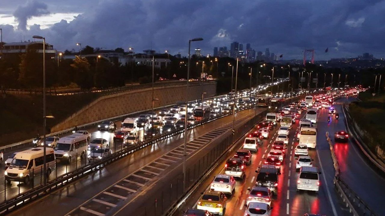 Okullar açıldı trafik yoğunluğu başladı