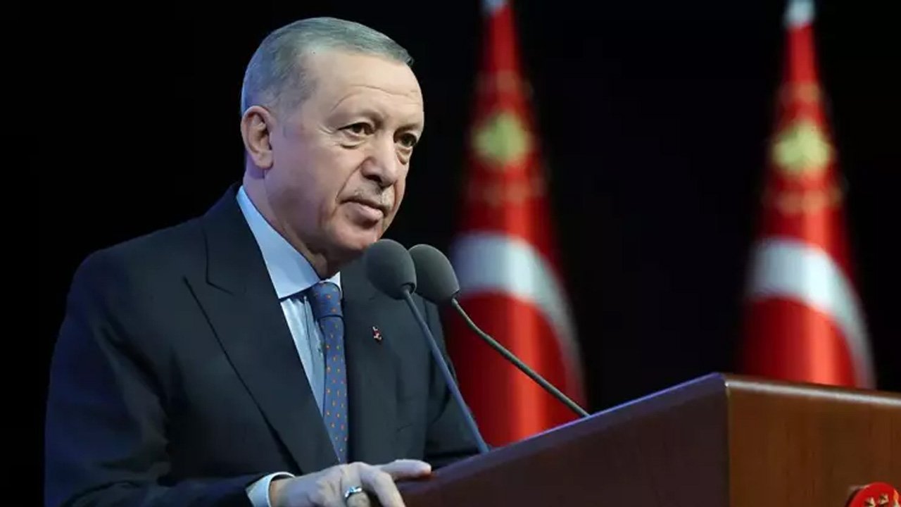 Cumhurbaşkanı Erdoğan: Asrın felaketinin altından asrın dayanışması ile kalktık