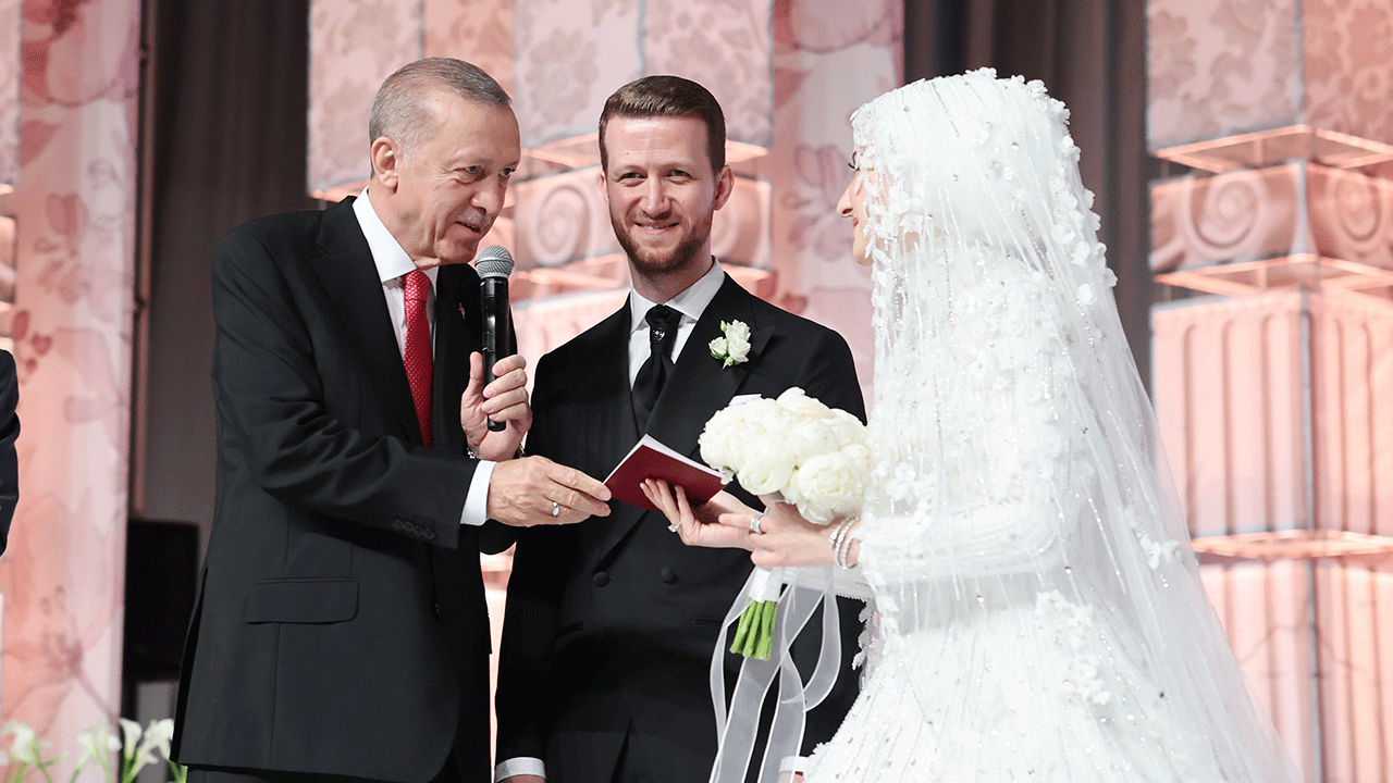 Cumhurbaşkanı Erdoğan yeğeninin nikah törenine katıldı