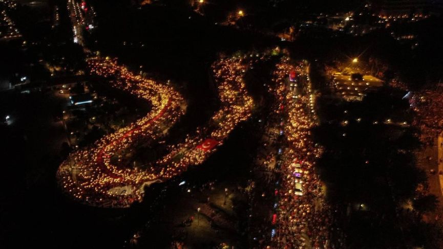 Antalya'da Cumhuriyet’in 100’üncü yılına fener alaylı kutlama