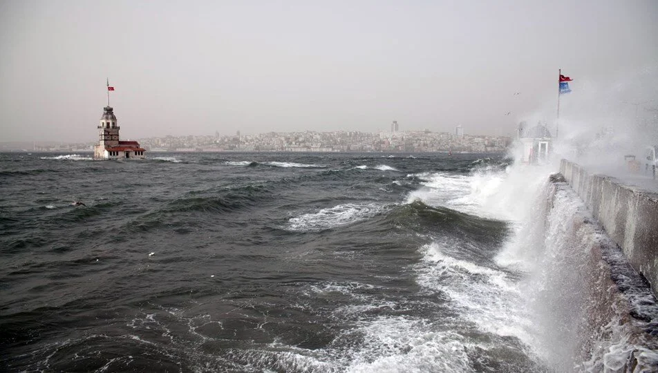 Şiddetli fırtına ve lodos devam edecek mi? Meteoroloji açıkladı! İşte 6 Kasım Pazartesi hava durumu