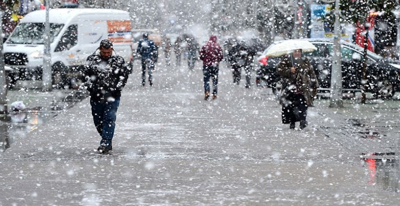 İstanbullular dikkat! Kuvvetli yağış geliyor! Kar ne zaman yağacak? İşte yanıtı