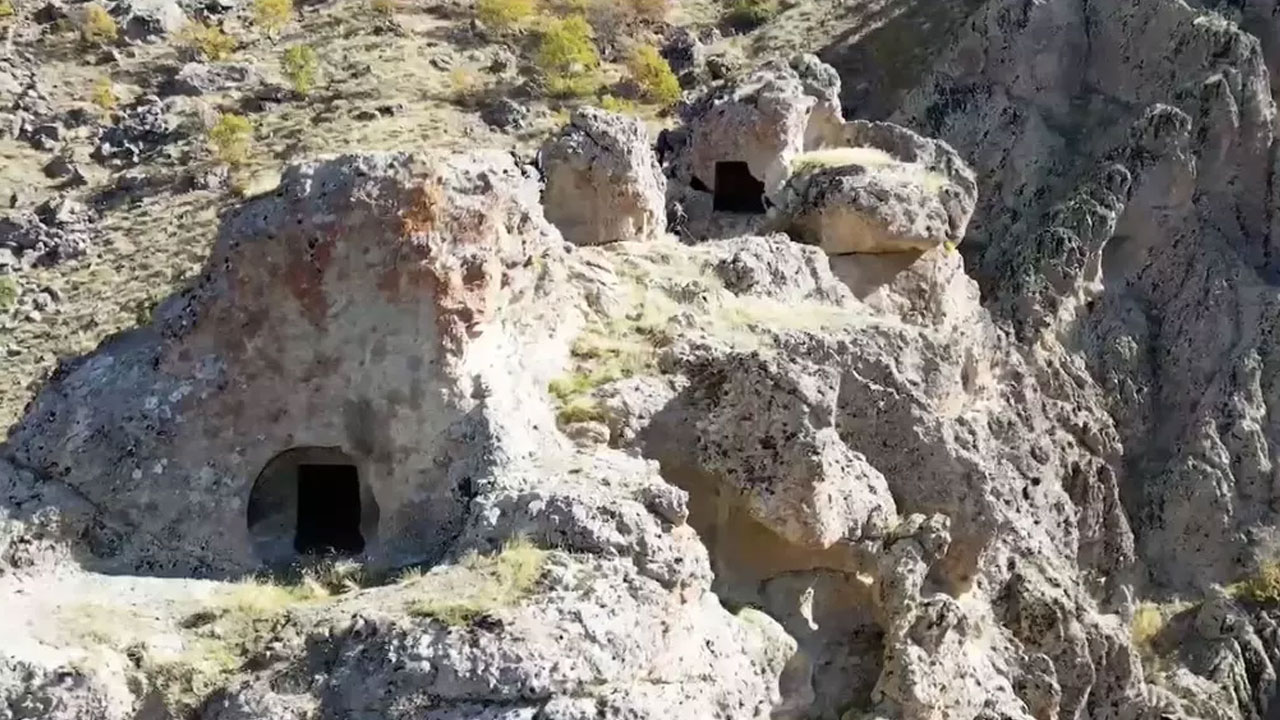 Yer: Tunceli! 2 bin 700 yıl önce yapıldı! İçinde kral tahtı ve zindanlar da var